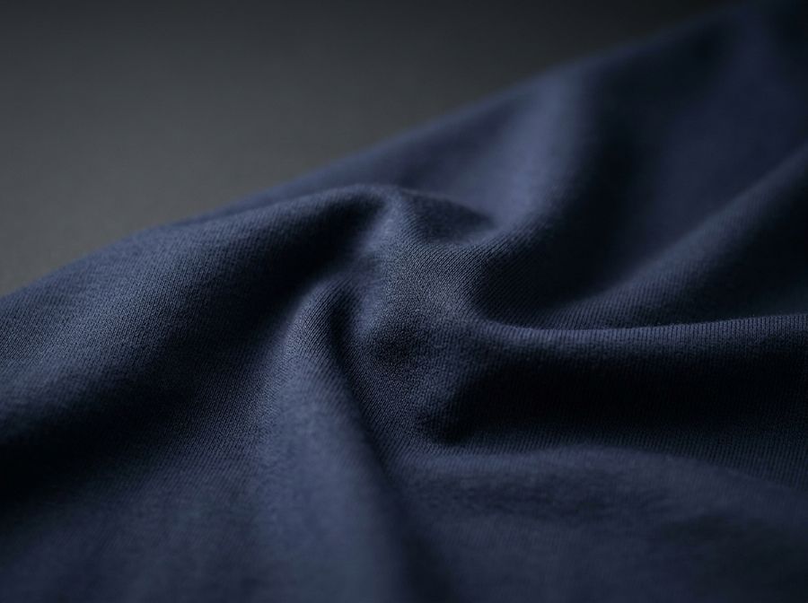 Tecido modal azul-marinho com caimento fluido